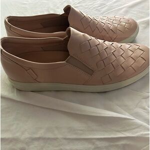Blush pink leather ECCO slip on shoes, women’s size 11.
